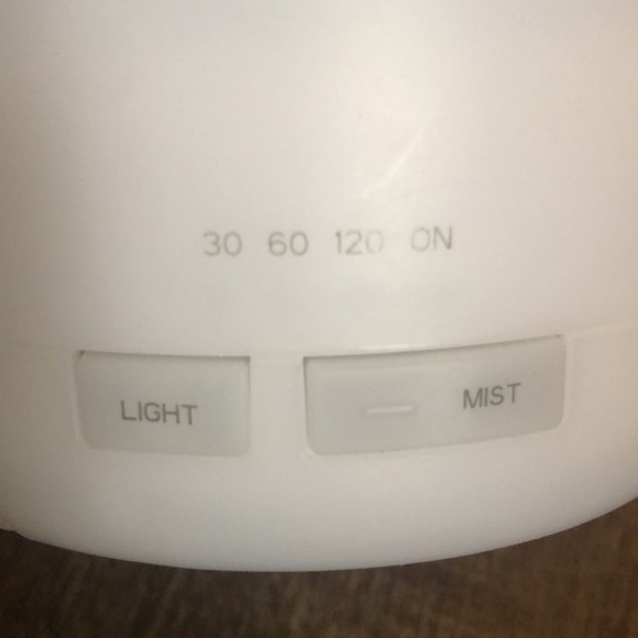 Essential Oil Diffuser 🍃 - Picture 2 of 9